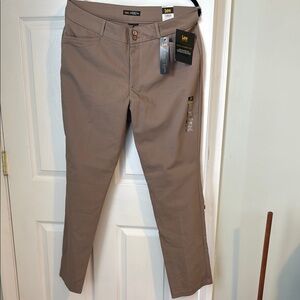 Lee NWT Women's Classic Khaki Trousers in Light Fawn color